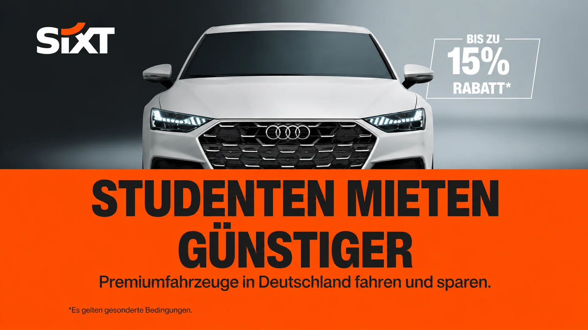 Ein grauer BMW mit dem Schriftzug „SIXT“ auf dem Nummernschild, beworben für Studentenrabatt.